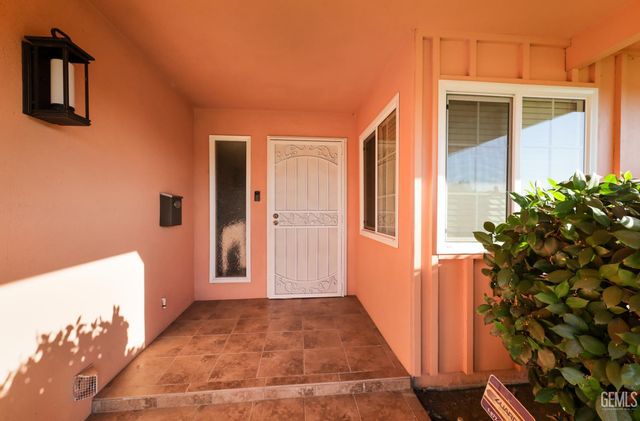 6009 Desert Hills Avenue, Bakersfield, CA 93309