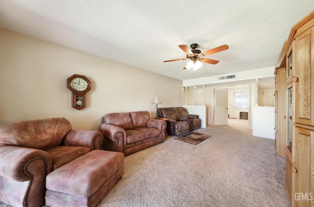 6009 Desert Hills Avenue, Bakersfield, CA 93309