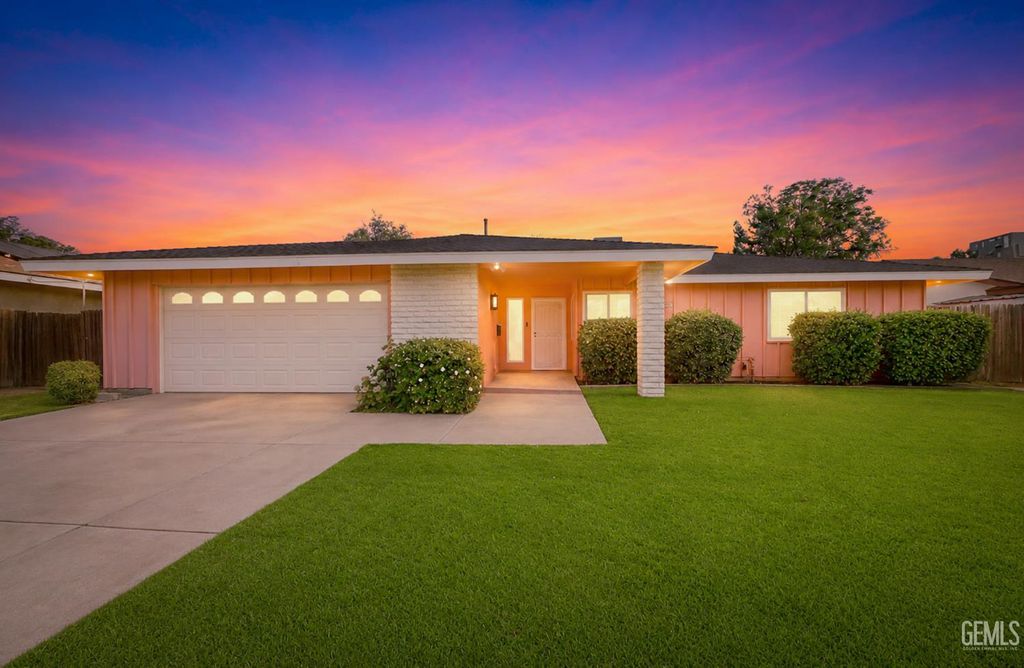 6009 Desert Hills Avenue, Bakersfield, CA 93309