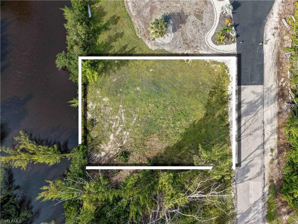 3901 Crestwell CT, ST. JAMES CITY, FL 33956 — photo 2