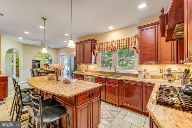 1104 SAFA ST, Herndon, VA 20170