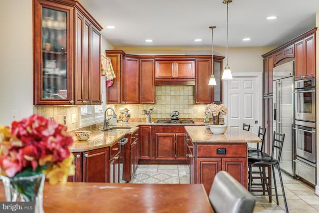 1104 SAFA ST, Herndon, VA 20170