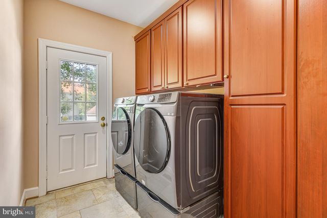 1104 SAFA ST, Herndon, VA 20170