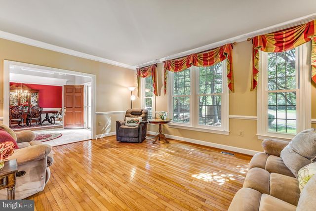 1104 SAFA ST, Herndon, VA 20170