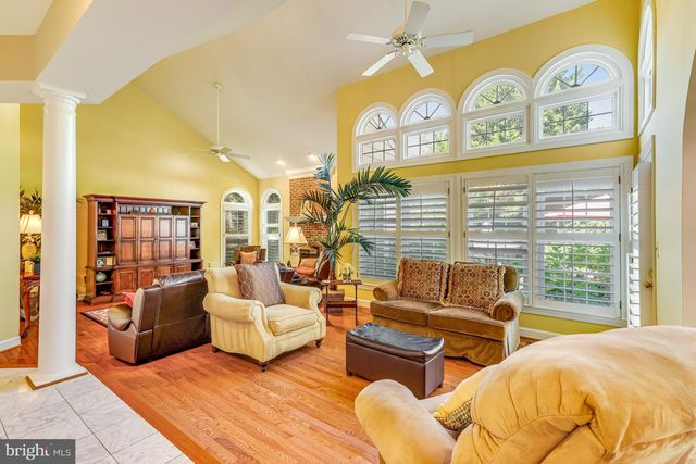 1104 SAFA ST, Herndon, VA 20170