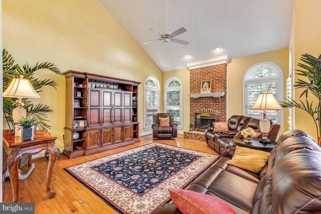 1104 SAFA ST, Herndon, VA 20170