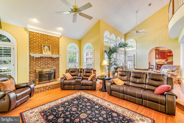 1104 SAFA ST, Herndon, VA 20170