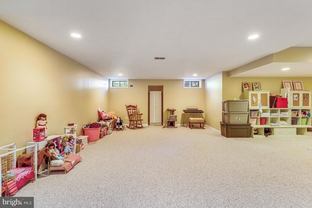1104 SAFA ST, Herndon, VA 20170