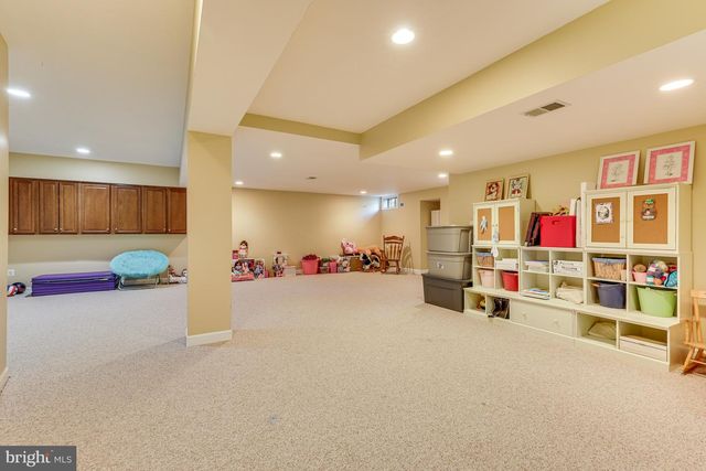 1104 SAFA ST, Herndon, VA 20170
