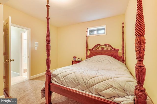 1104 SAFA ST, Herndon, VA 20170