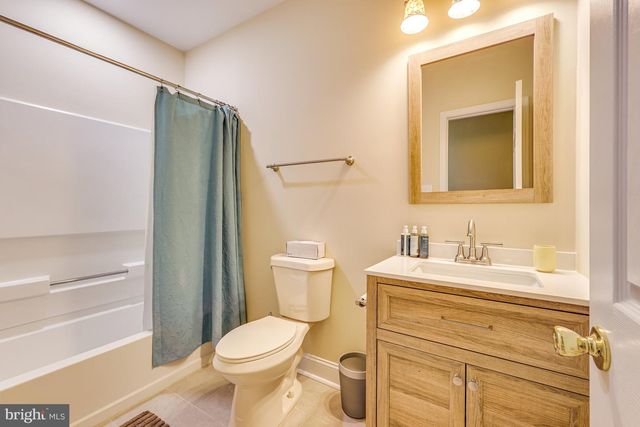 1104 SAFA ST, Herndon, VA 20170