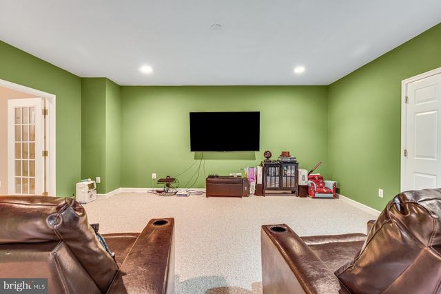 1104 SAFA ST, Herndon, VA 20170