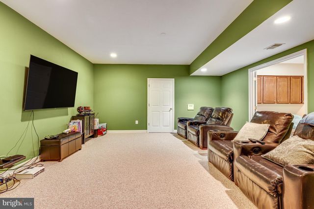 1104 SAFA ST, Herndon, VA 20170