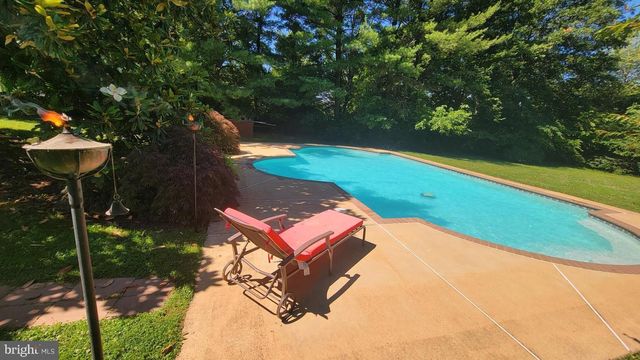 1104 SAFA ST, Herndon, VA 20170