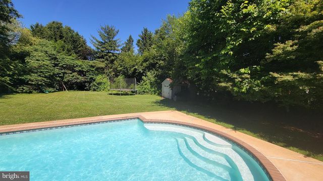 1104 SAFA ST, Herndon, VA 20170