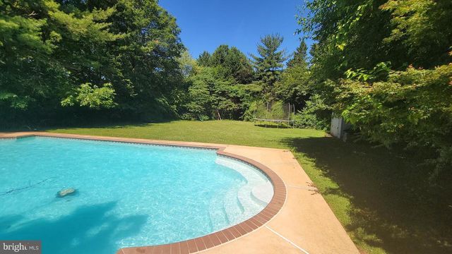 1104 SAFA ST, Herndon, VA 20170