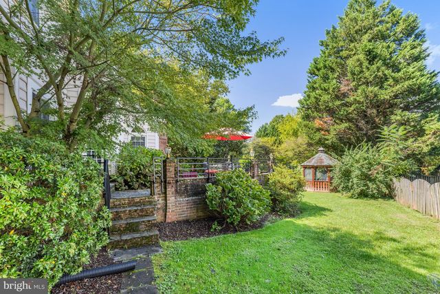 1104 SAFA ST, Herndon, VA 20170