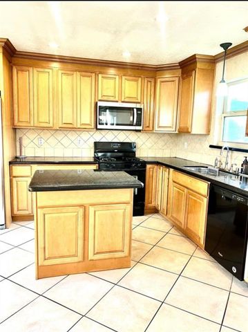 2826 Pickett Dr, League City, TX 77573