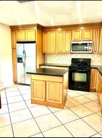 2826 Pickett Dr, League City, TX 77573