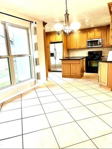 2826 Pickett Dr, League City, TX 77573