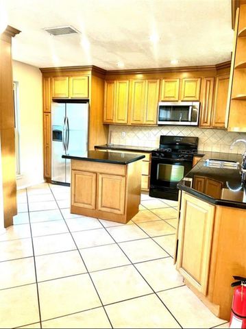 2826 Pickett Dr, League City, TX 77573