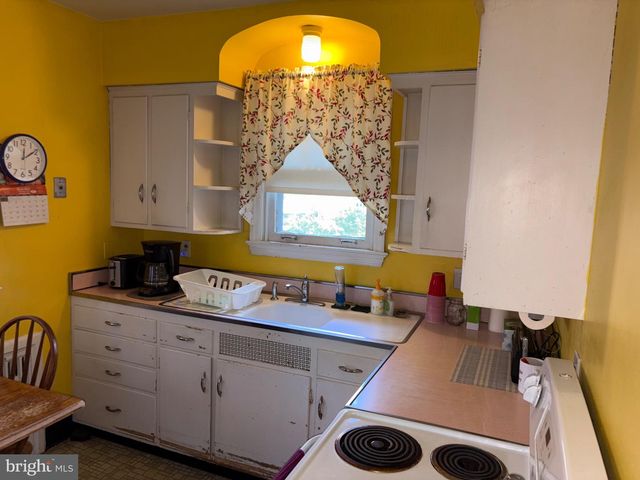 105 W KNOWLES AVENUE AVE, Glenolden, PA 19036