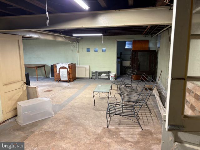 105 W KNOWLES AVENUE AVE, Glenolden, PA 19036