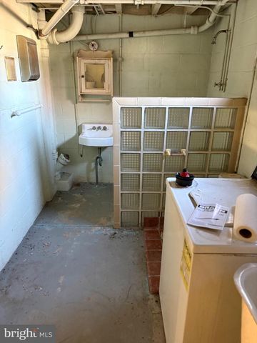 105 W KNOWLES AVENUE AVE, Glenolden, PA 19036