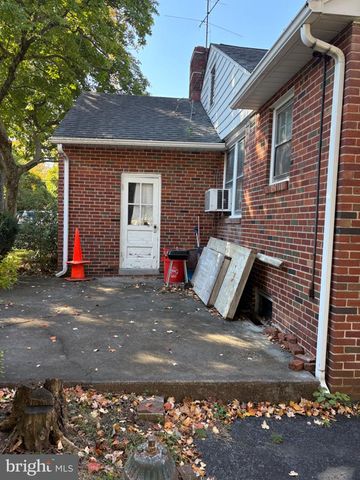 105 W KNOWLES AVENUE AVE, Glenolden, PA 19036