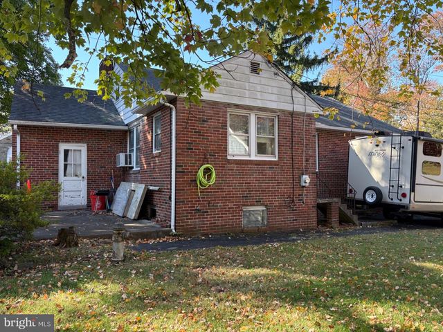 105 W KNOWLES AVENUE AVE, Glenolden, PA 19036