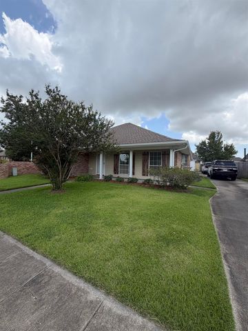 54 Cobblestone East, Houma, LA 70360