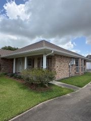 54 Cobblestone East, Houma, LA 70360