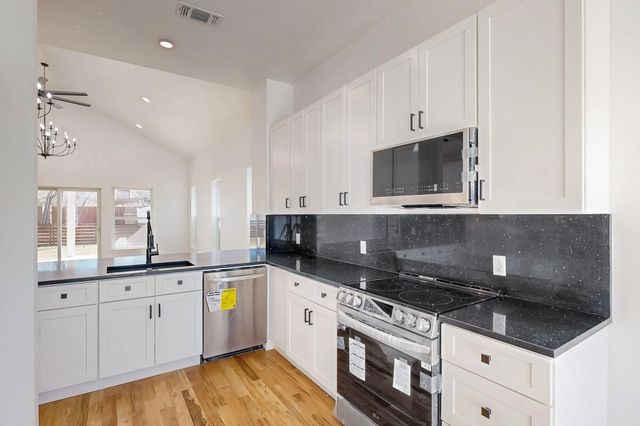 1812 Muncie Avenue, Dallas, TX 75212