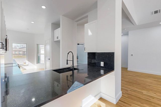 1812 Muncie Avenue, Dallas, TX 75212