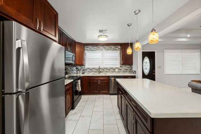 190 Eleu Pl, Kihei, HI 96753