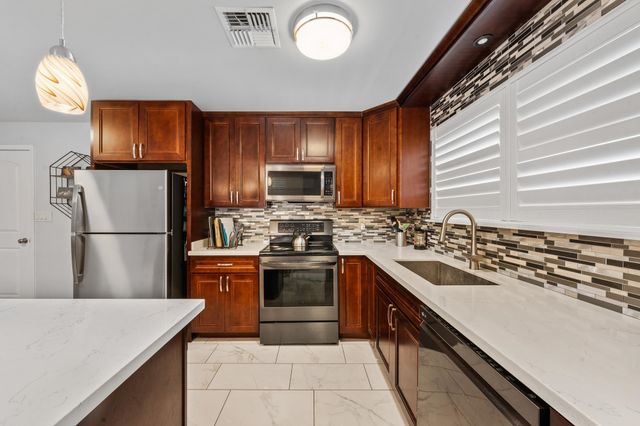 190 Eleu Pl, Kihei, HI 96753