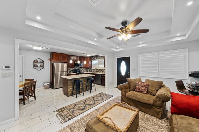 190 Eleu Pl, Kihei, HI 96753