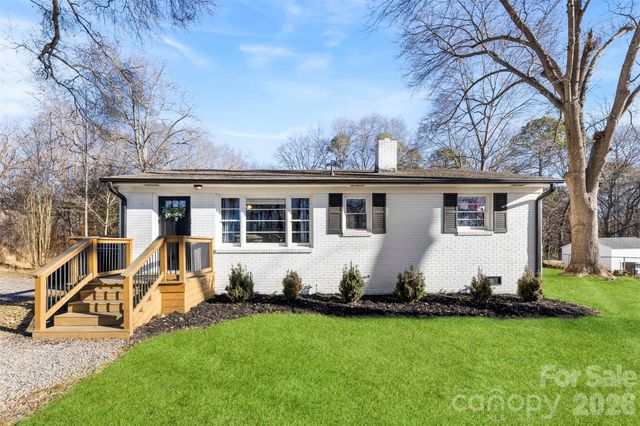 652 Dallas Spencer Mountain Road, Dallas, NC 28034