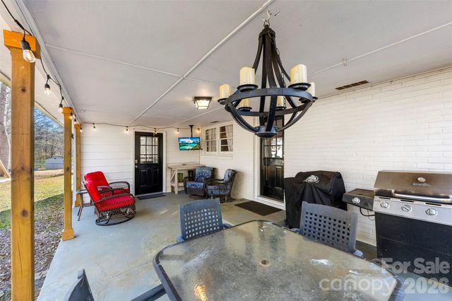 652 Dallas Spencer Mountain Road, Dallas, NC 28034