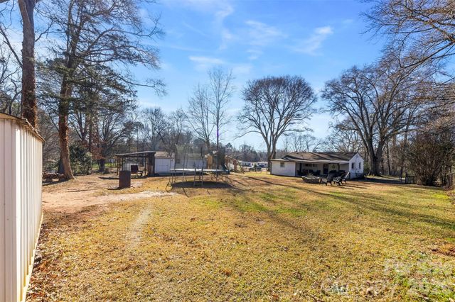 652 Dallas Spencer Mountain Road, Dallas, NC 28034