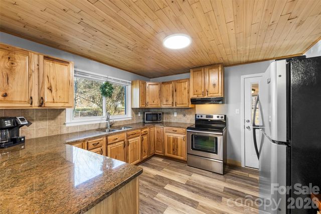 652 Dallas Spencer Mountain Road, Dallas, NC 28034