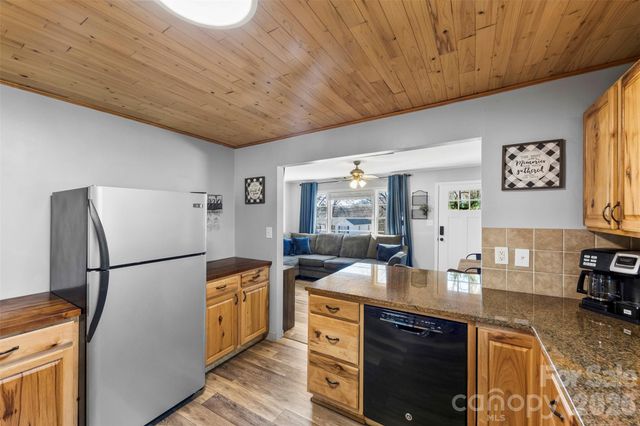 652 Dallas Spencer Mountain Road, Dallas, NC 28034