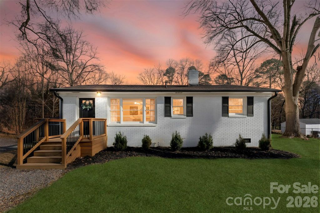 652 Dallas Spencer Mountain Road, Dallas, NC 28034