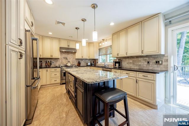 34 Carlough Road, Upper Saddle River, NJ 07458