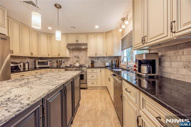 34 Carlough Road, Upper Saddle River, NJ 07458