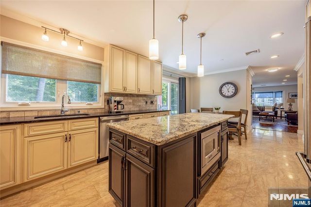 34 Carlough Road, Upper Saddle River, NJ 07458