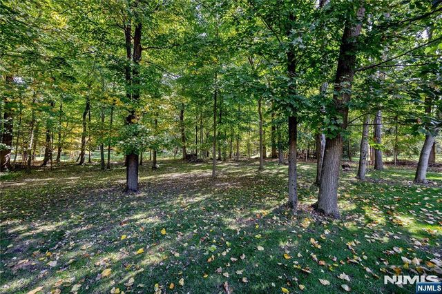 34 Carlough Road, Upper Saddle River, NJ 07458