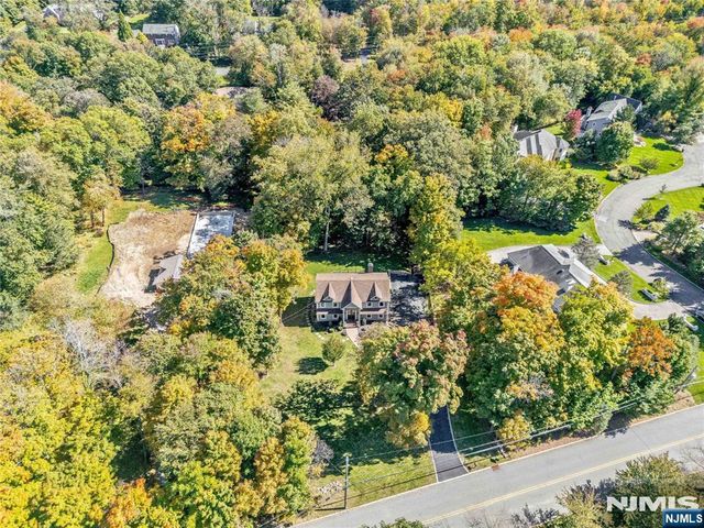 34 Carlough Road, Upper Saddle River, NJ 07458