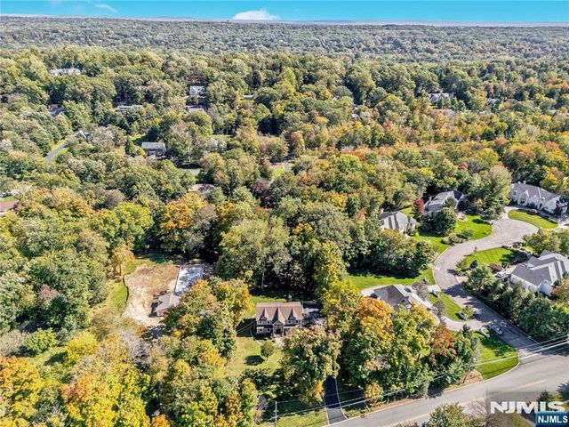34 Carlough Road, Upper Saddle River, NJ 07458