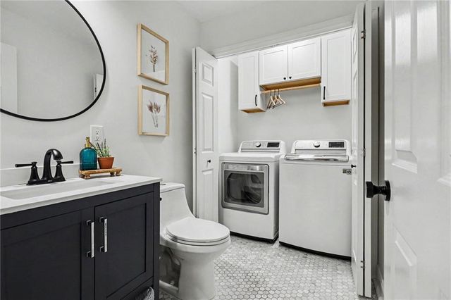 8004 WESTGATE Drive, Lenexa, KS 66215